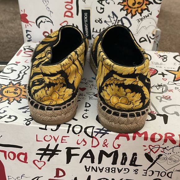 Black & gold Versace loafers still in good condition worn twice size 37 - Picture 3 of 3